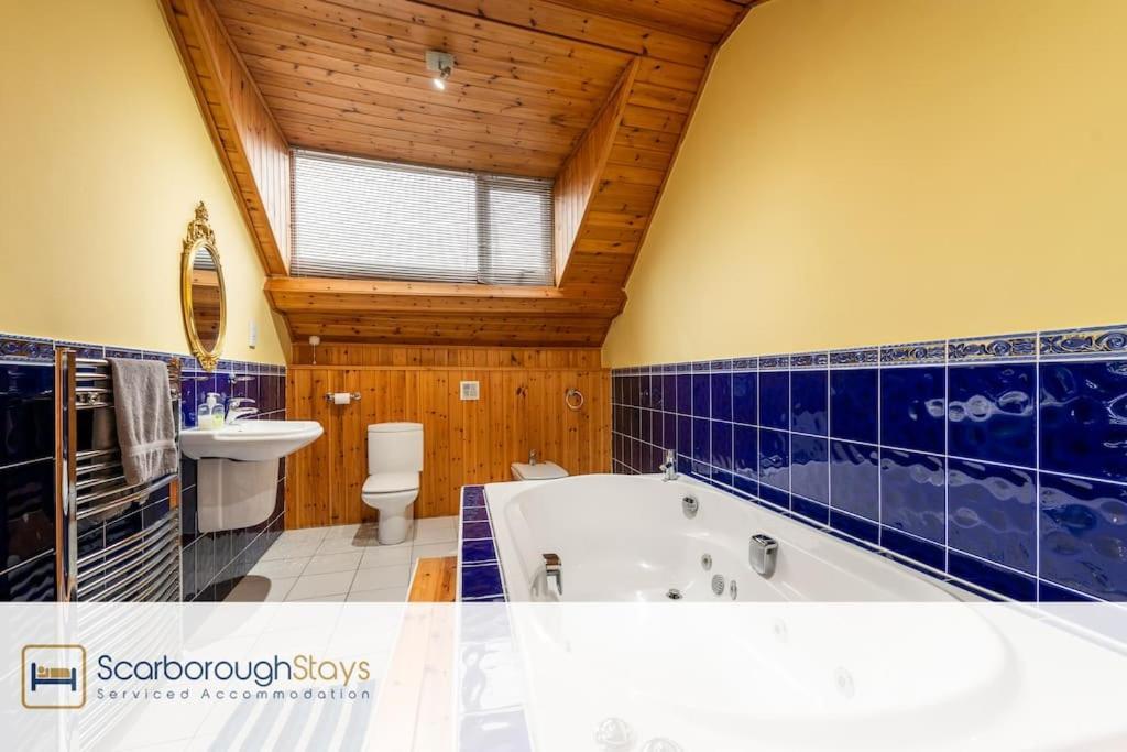 The Loft Apartment Скарборо Экстерьер фото