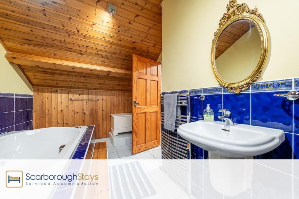 The Loft Apartment Скарборо Экстерьер фото