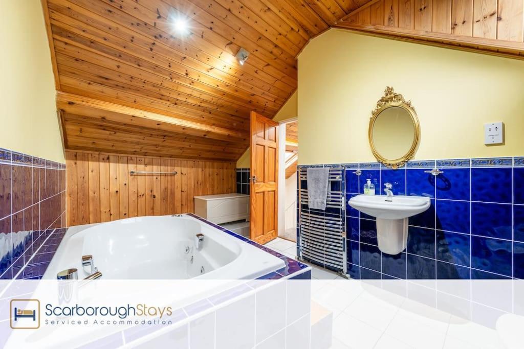 The Loft Apartment Скарборо Экстерьер фото
